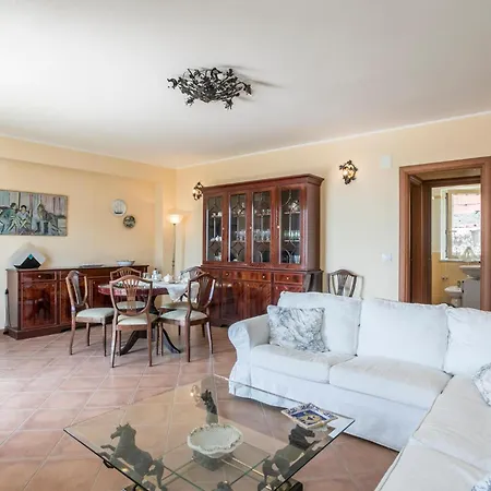 Apartment In With Kitchen *